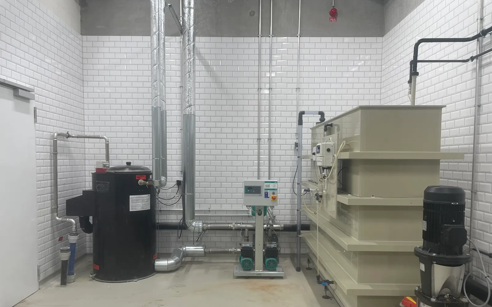 Installed tanks, pumps and pipework inside the Frankfurt drinking-water plant room